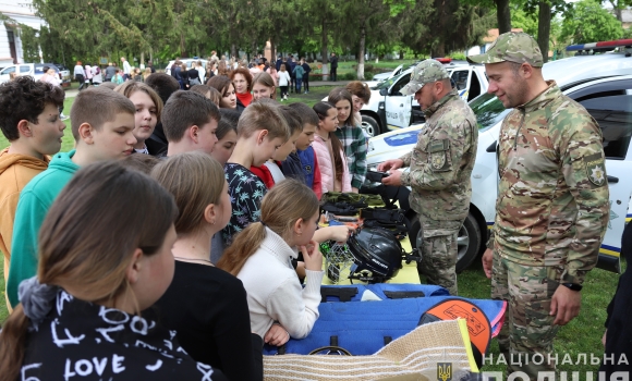 Поліцейські та рятувальники навчали безпечній поведінці учнів Брацлавського ліцею