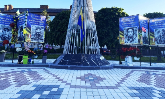 Візерунок української вишиванки з'явився на центральній площі Жмеринки