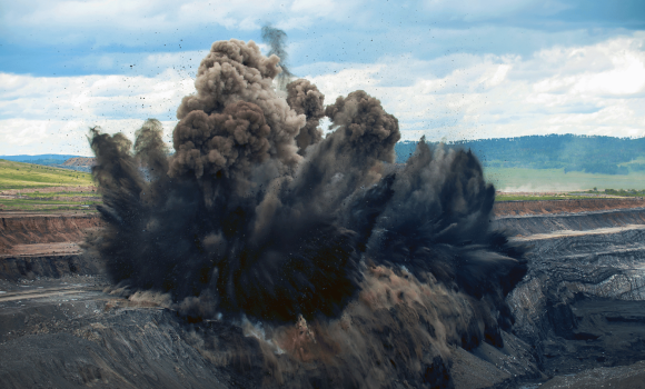 Вінничан попереджають про планові вибухи - подрібнюватимуть граніт у кар'єрі