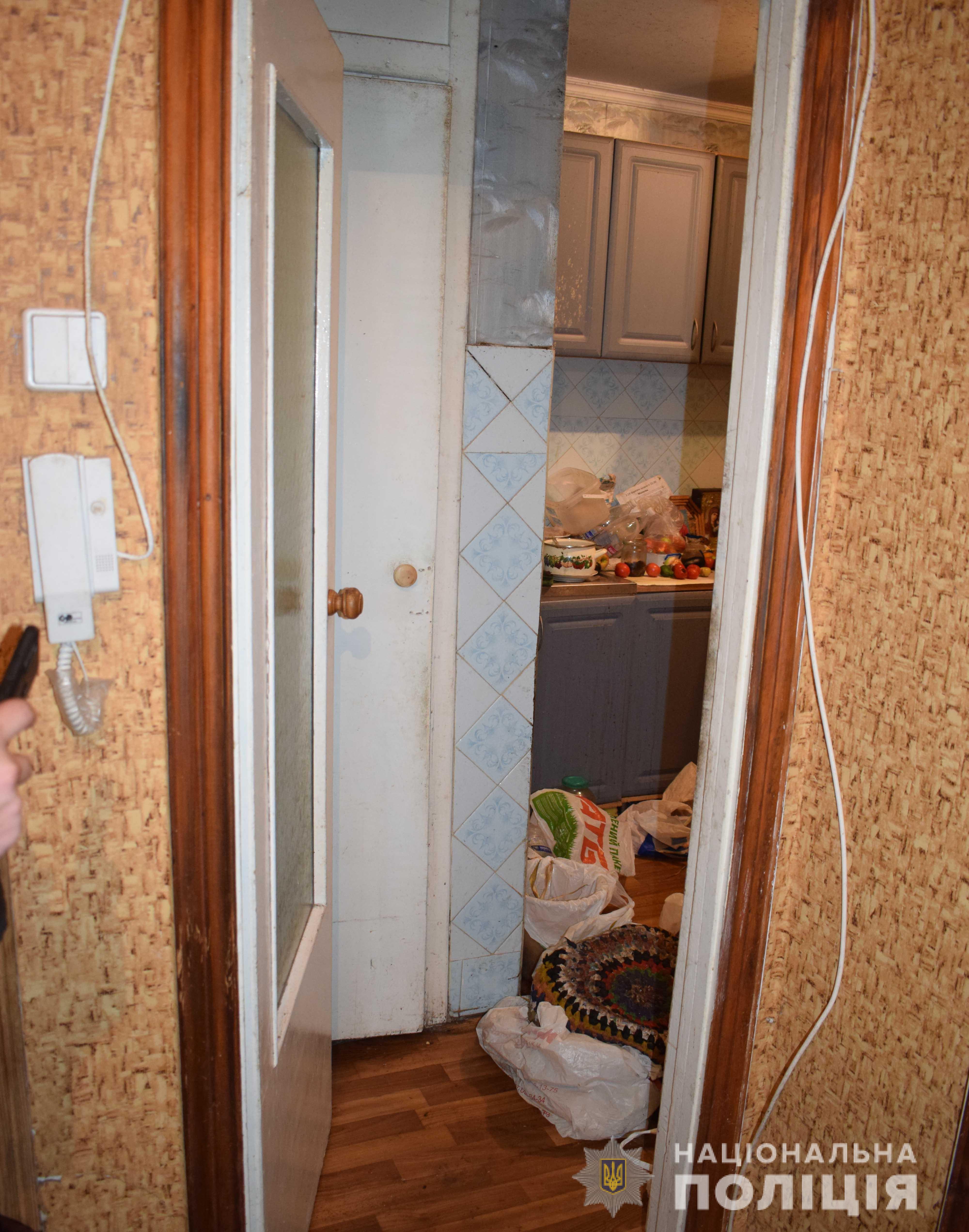 У Вінниці в квартирі знайшли вбитою 20-річну дівчину. Її вбивця повісився