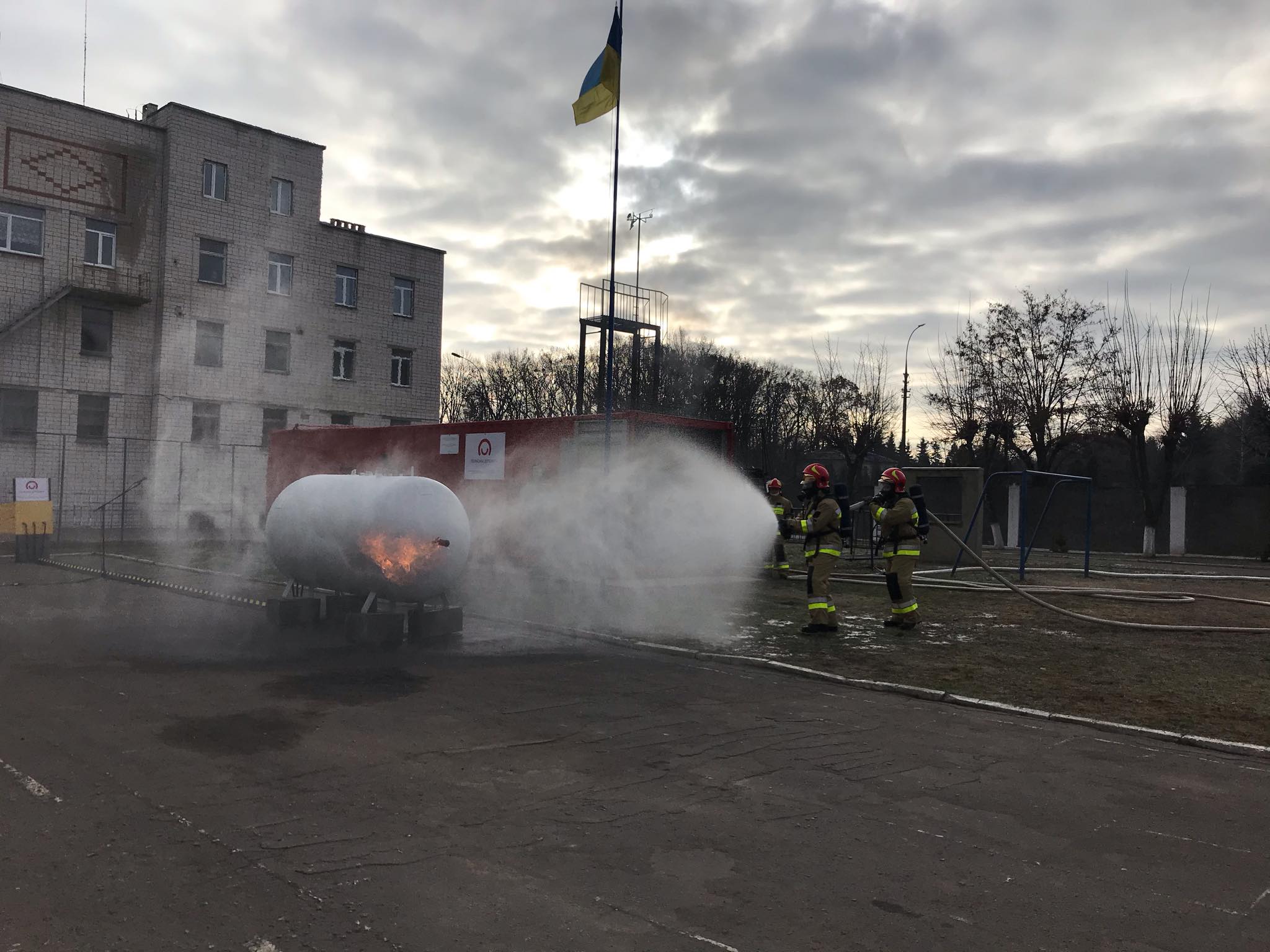 Вінницьким рятувальникам подарували сучасні «гарячі тренажери»