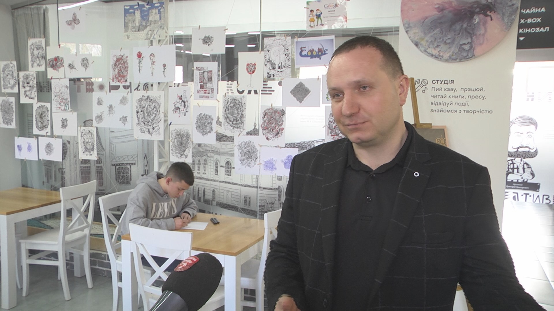 14-річний вінничанин за допомогою гелевих ручок створює картини, які змушують замислитись над життям
