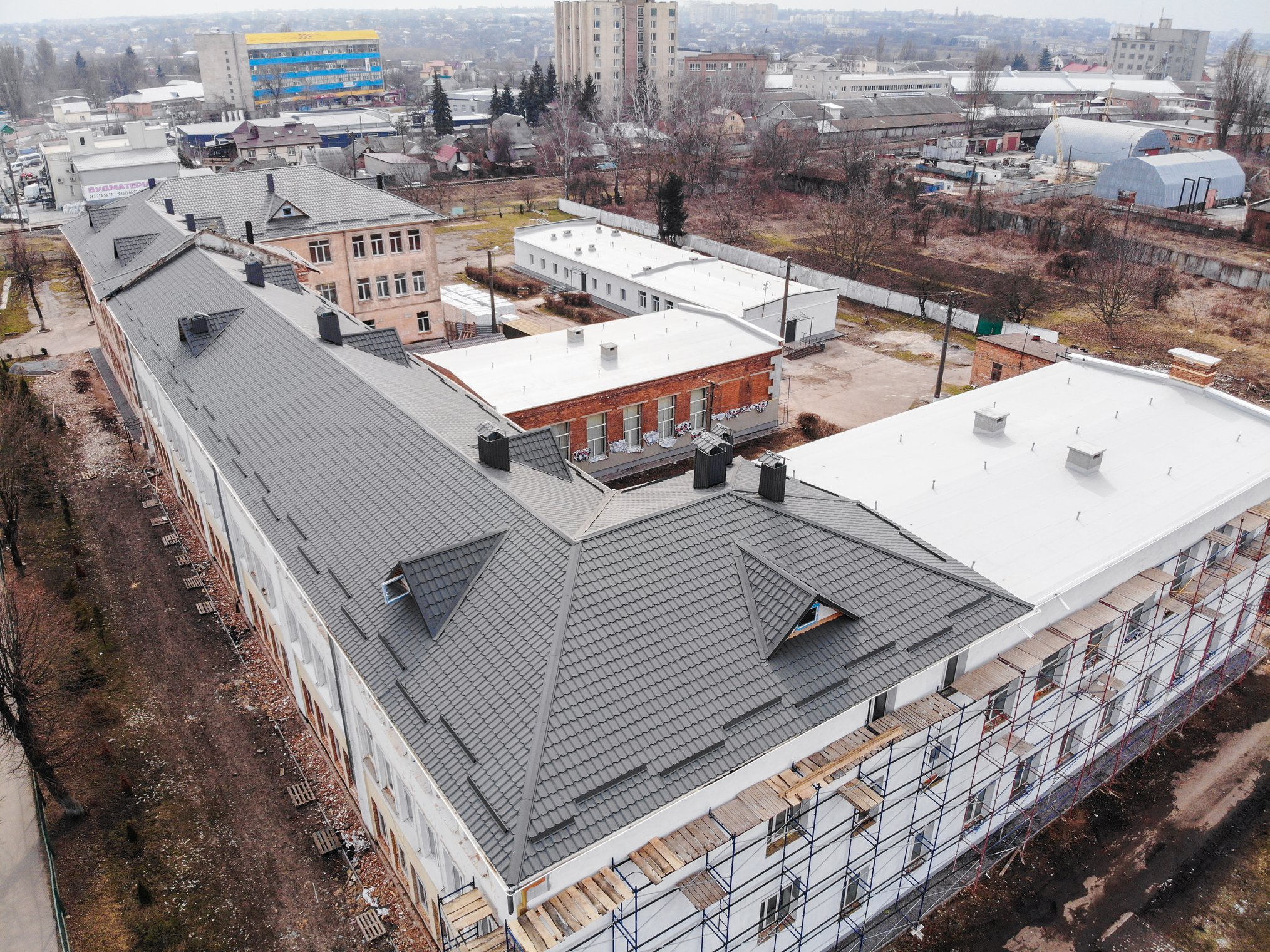 У Вінниці утеплюють фасад будівлі школи №13