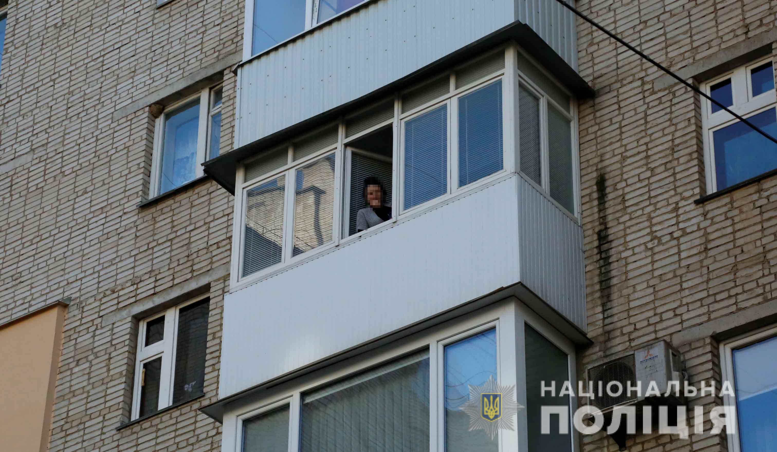 Поліцейські перевіряють, чи дотримуються вінничани, хворі на COVID-19, самоізоляції