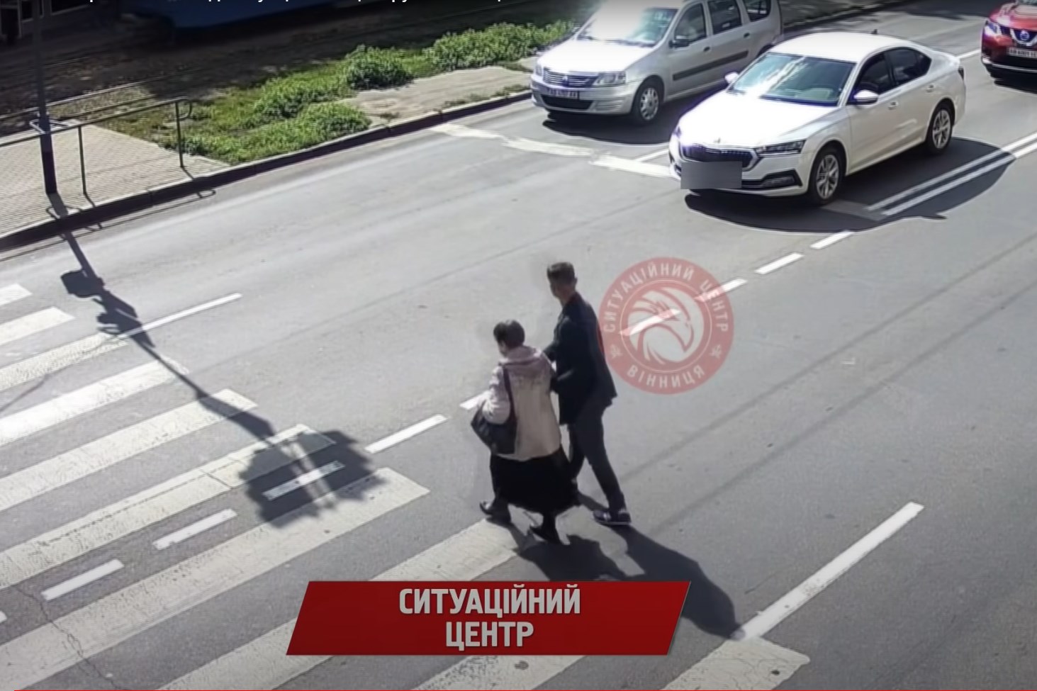 Вінничанину Святославу Кравчуку, який допоміг жінці з вадами зору перейти дорогу, вручили Подяку міської ради