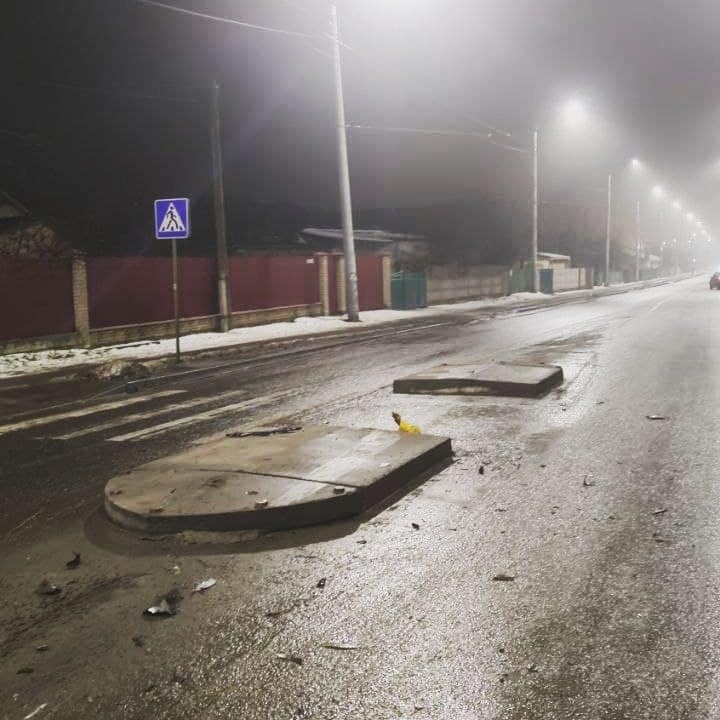 Нетверезий водій за кермом Opel "вилетів" на острівець безпеки на Ватутіна