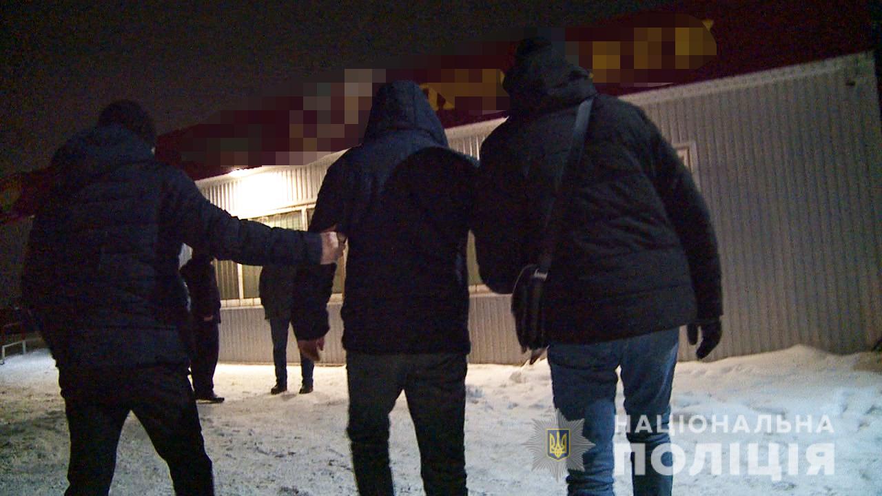 У Вінницьких Хуторах чоловік розгулював вулицею з обрізом та набоями