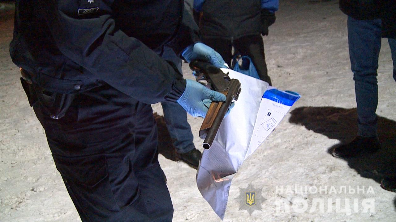 У Вінницьких Хуторах чоловік розгулював вулицею з обрізом та набоями
