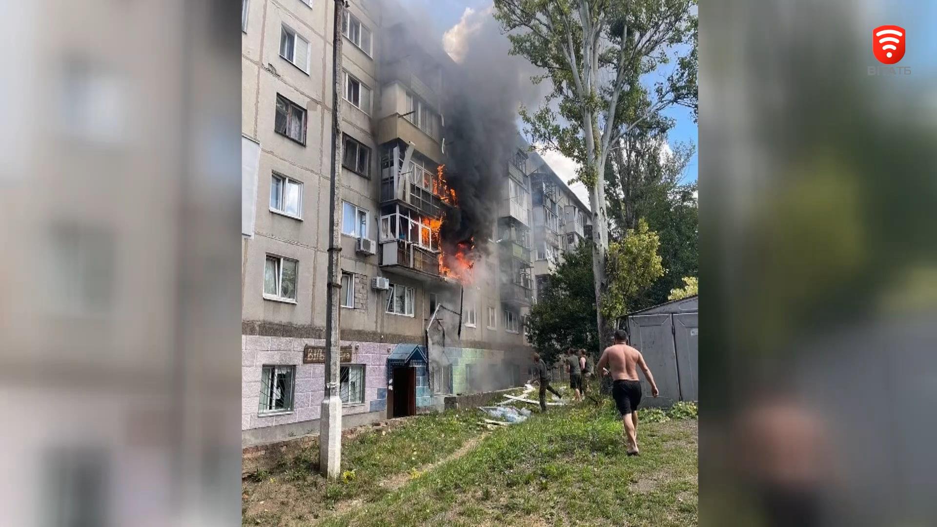 Люди під завалами, рαшиcτи обстріляли Краматорськ та Слов’янськ ...