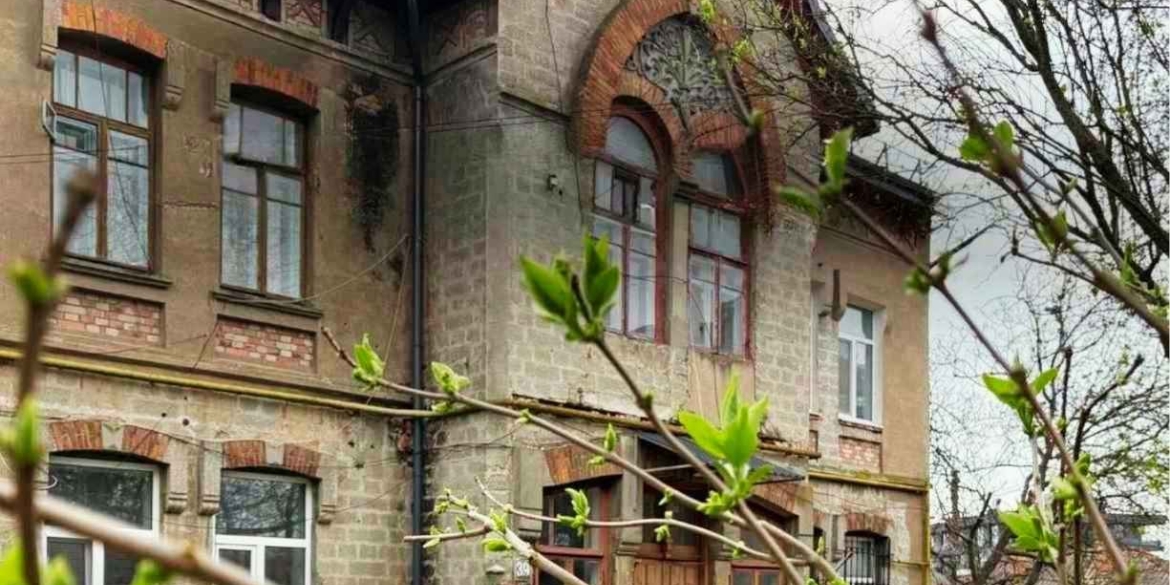 «Будинок страху» та лікарі-дипломати вінничан запрошують на таємничу прогулянку містом