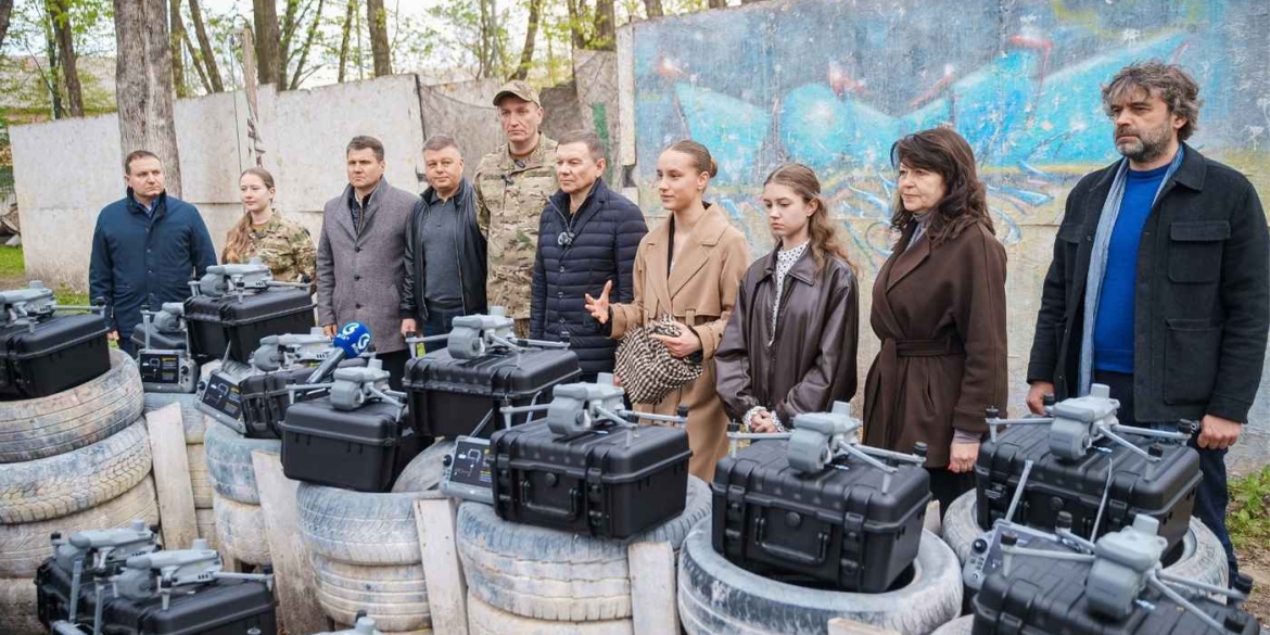 «Генерал Черешня» йде у бій вінницькі школярі допомогли озброїти захисників на Сході