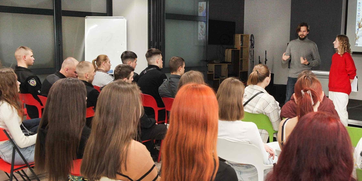 «Герої серед нас» вінничан навчали правильно комунікувати з ветеранами