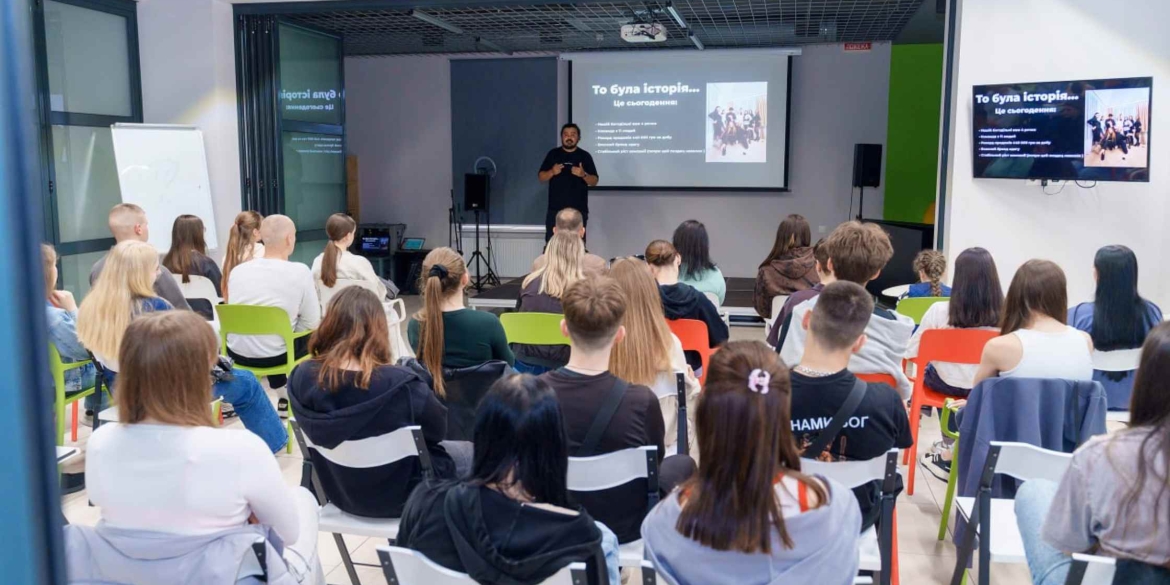 «PROфорієнтація для підлітків» у Вінниці для молоді провели зустріч з онлайн-підприємцем