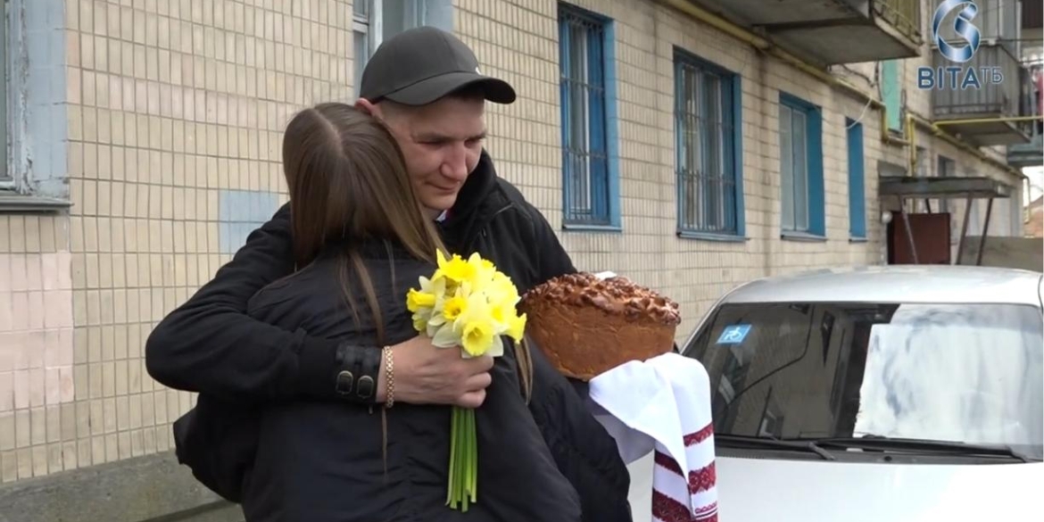 «Телефон випав із рук» як вінничанин дізнався про повернення брата-героя та що довелося пройти захиснику