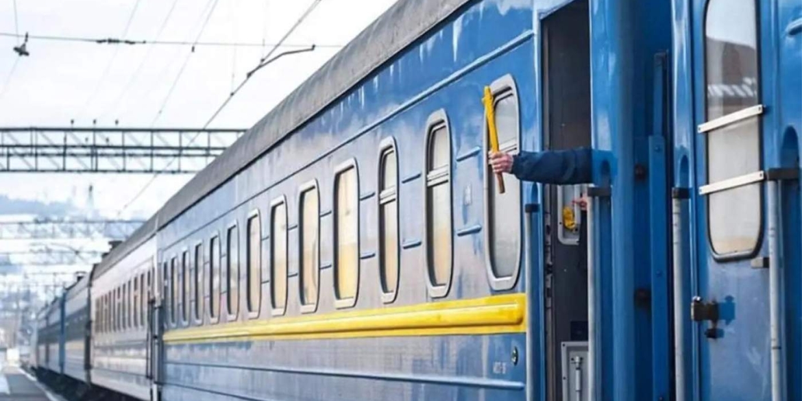 “Укрзалізниця” призначає чотири додаткові поїзди на пікові дати