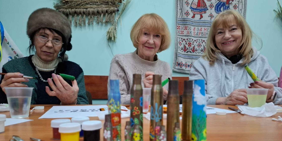 «Від символу війни – до символу надії» у Вінниці влаштували майстер-клас із розпису гільз