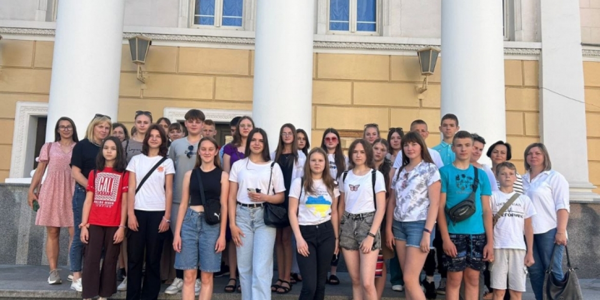 «Знайди себе» школярі Вороновицької громади відвідали театри, музеї та радіо 