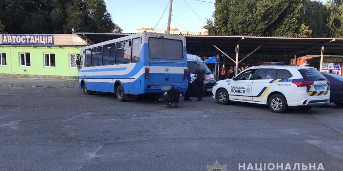 На автовокзалі у Вінниці під колесами автобуса загинула жінка