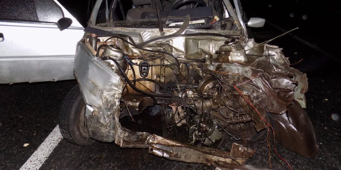 На Вінниччині внаслідок лобового зіткнення з вантажівкою постраждали троє людей