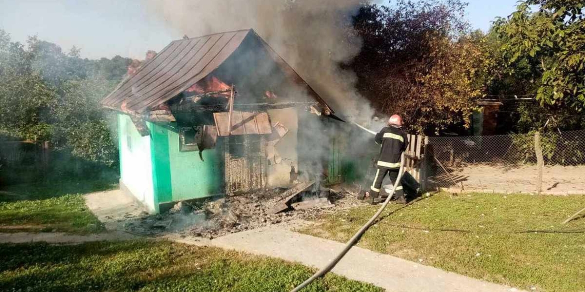 В Тульчинському районі вогонь вщент знищив літню кухню