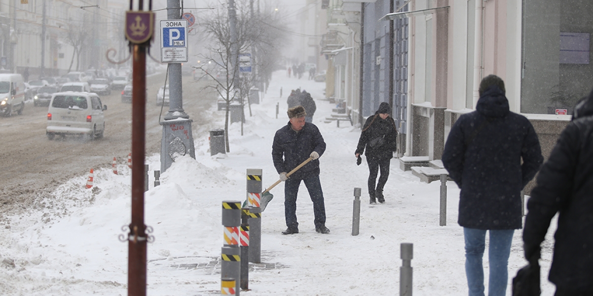 У "Муніципальній варті" Вінниці нагадали, хто має прибирати сніг біля магазинів, офісів та інших установ