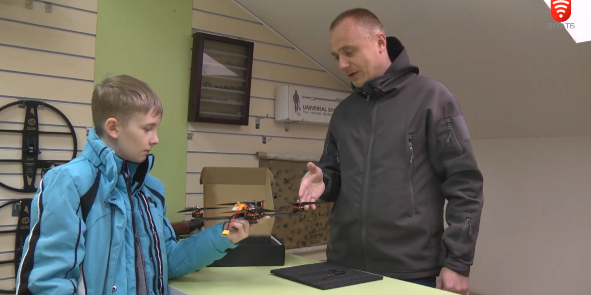 10-річний Святослав Вербицький придбав дрон для ЗСУ, продаючи насіння