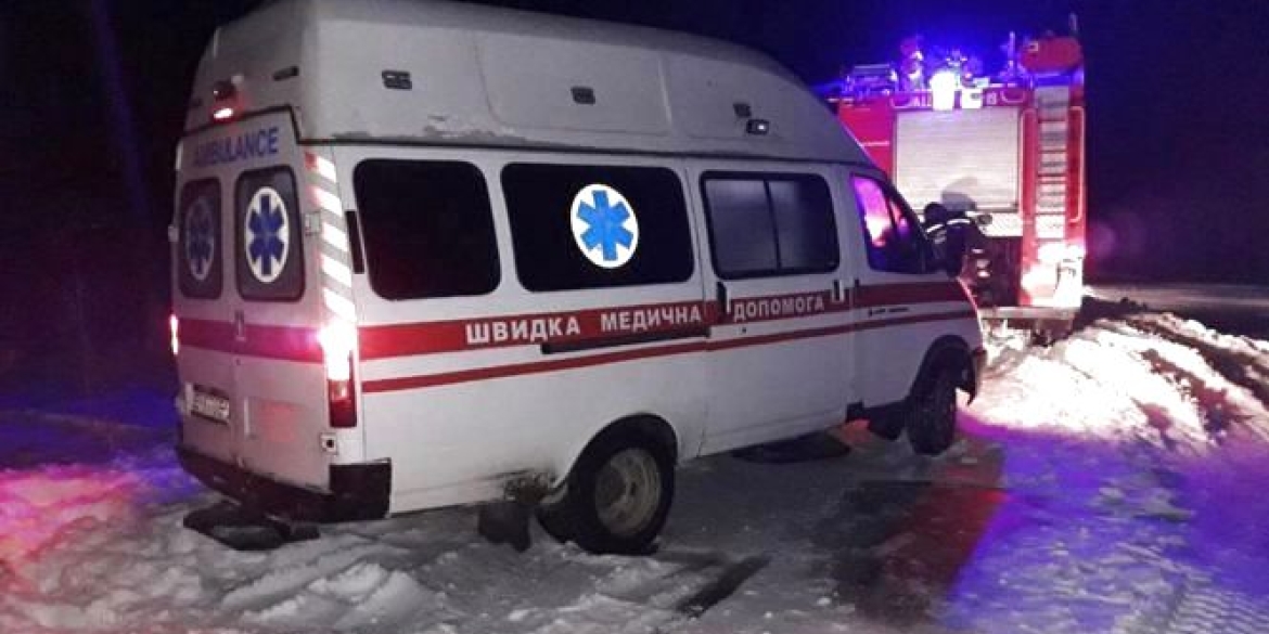 В Козятинському районі рятувальники допомогли водію "швидкої"