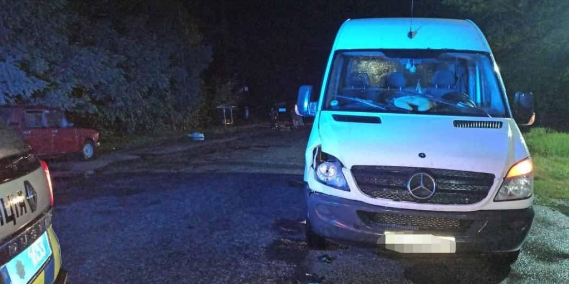 Смерть на дорозі: мікроавтобус збив літню жінку