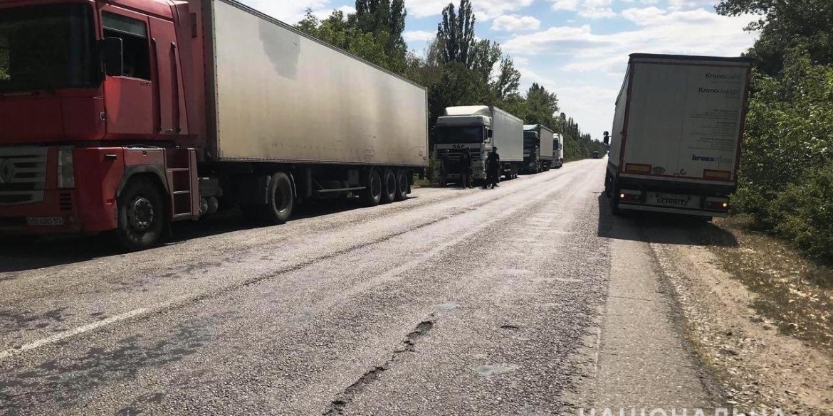 На Вінниччині  вводять тимчасово обмежують рух для вантажівок