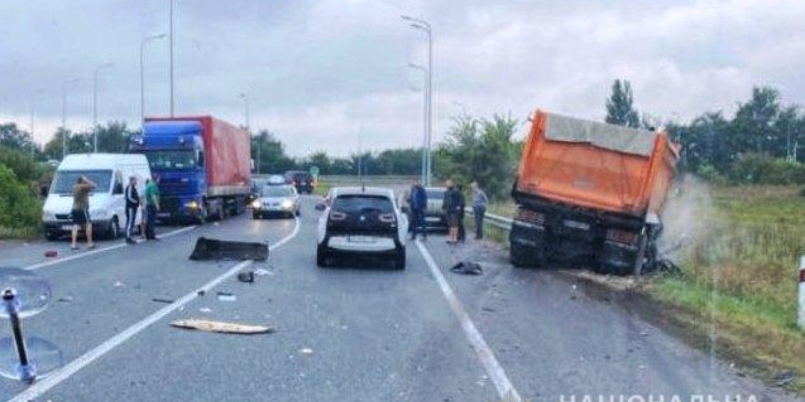 На об’їзній дорозі біля Немирова у ДТП загинули дві людини