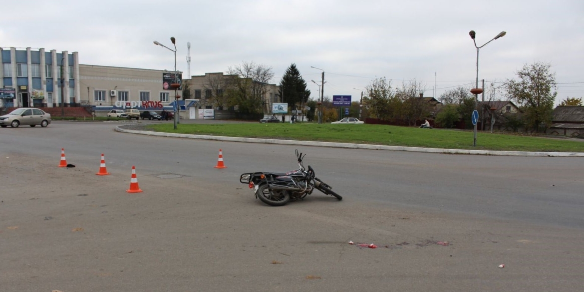 Смерть на дорозі: в Гайсині загинув мотоцикліст