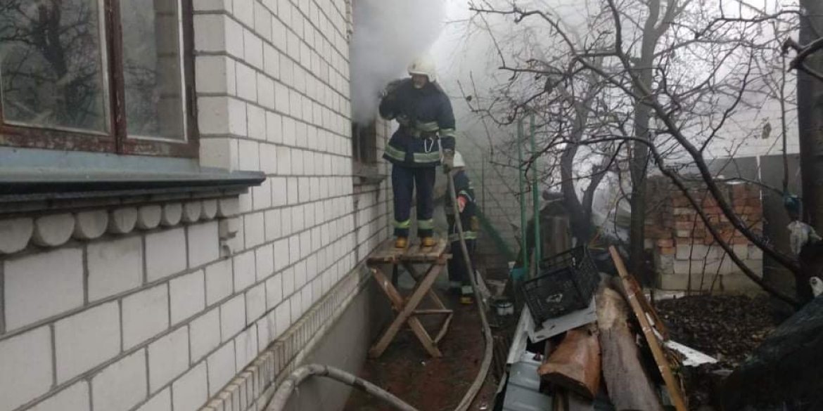 В Хмільнику необережність з вогнем призвела до пожежі в будинку