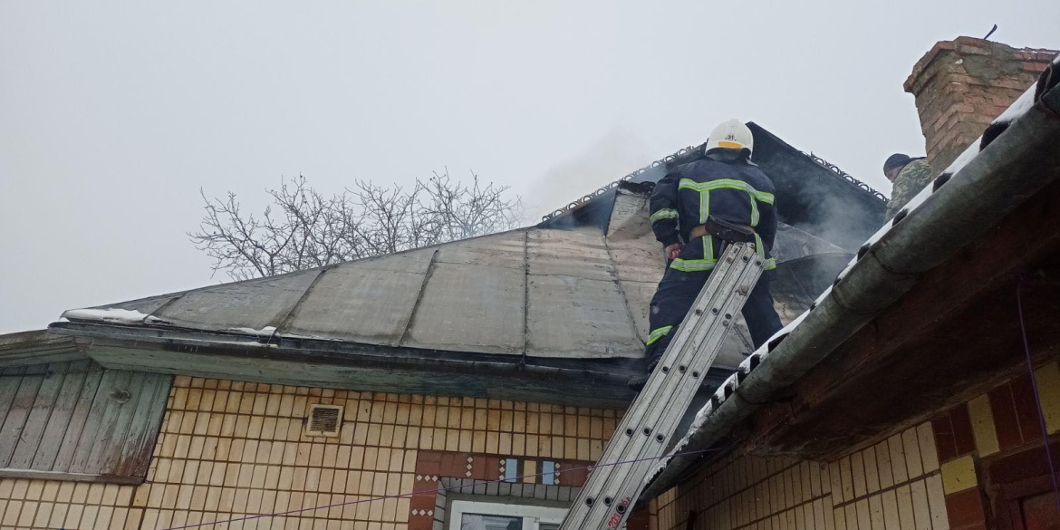 В Сутисках під час пожежі у будинку жінка отримала опіки обличчя