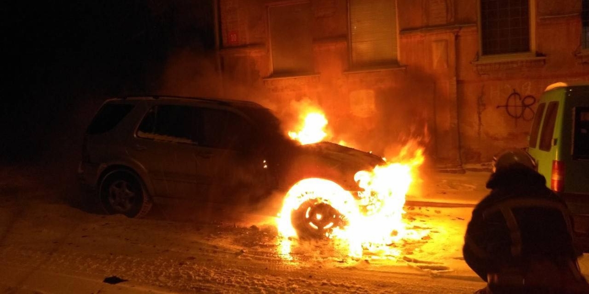 Вночі у Вінниці та Серебрії вогнеборці гасили палаючі авто