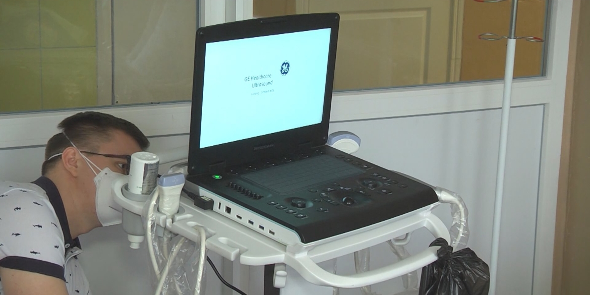 Вінницькі лікарні отримали портативні УЗД-апарати для обстеження хворих із підозрою на COVID-19