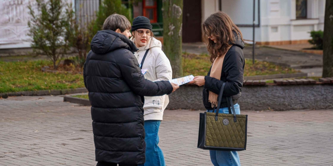 16 днів проти насильства у Вінниці відбулась інформаційна акція та виставка «Річ у тім»