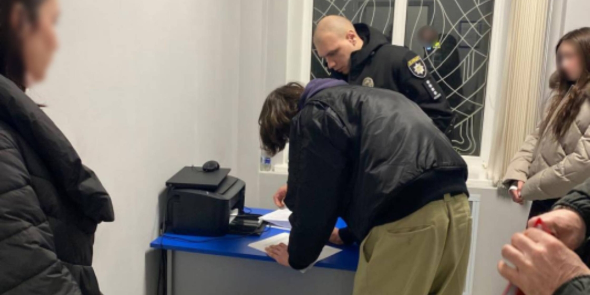 16-річному вінничанину, який напав на однолітка у ТРЦ, повідомили про підозру