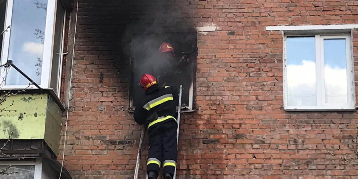 У Вінниці через пожежу в квартирі на вулиці Замостянській жінка потрапила до лікарні