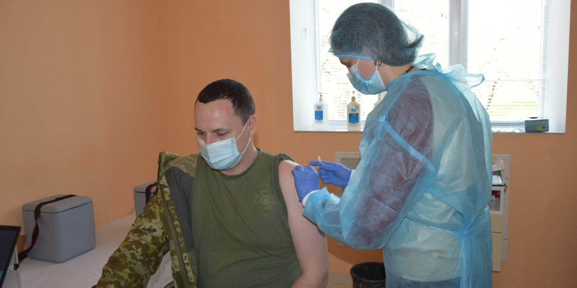 Могилів-Подільські прикордонники вакцинуються від COVID-19