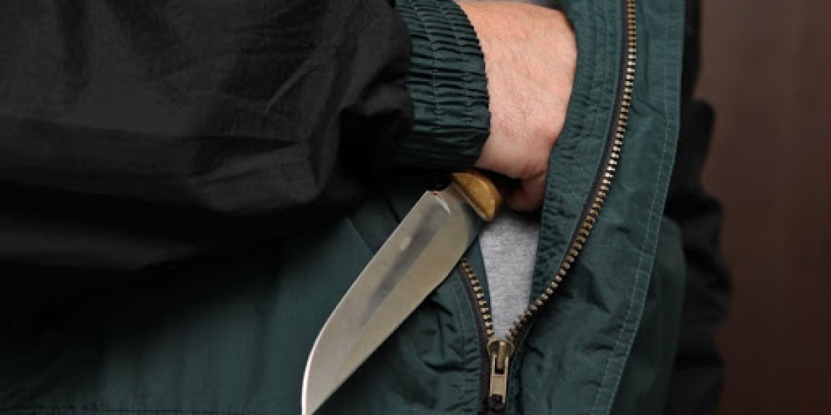 У центрі міста чоловік погрожував ножем студенту