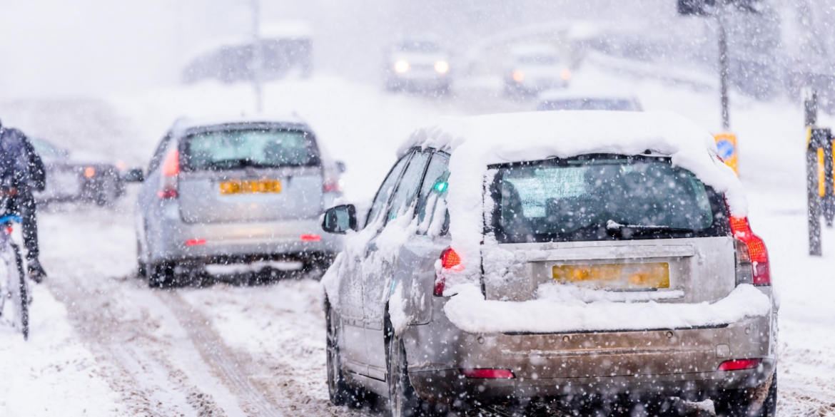 Водіїв просять утриматись від поїздок: на Вінниччину насуваються снігопади