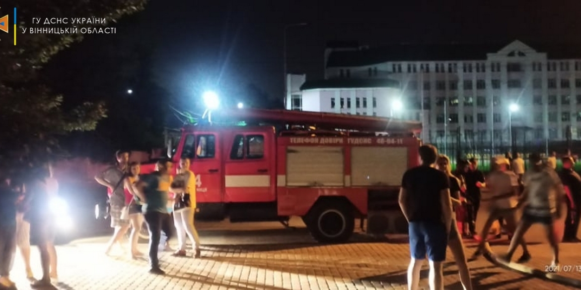 У Вінниці горів гуртожиток медуніверситету: евакуювали більше 90 мешканців