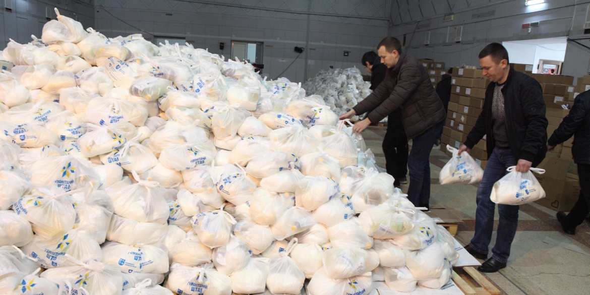 У Вінниці видають продовольчі набори Швейцарської гуманітарної місії