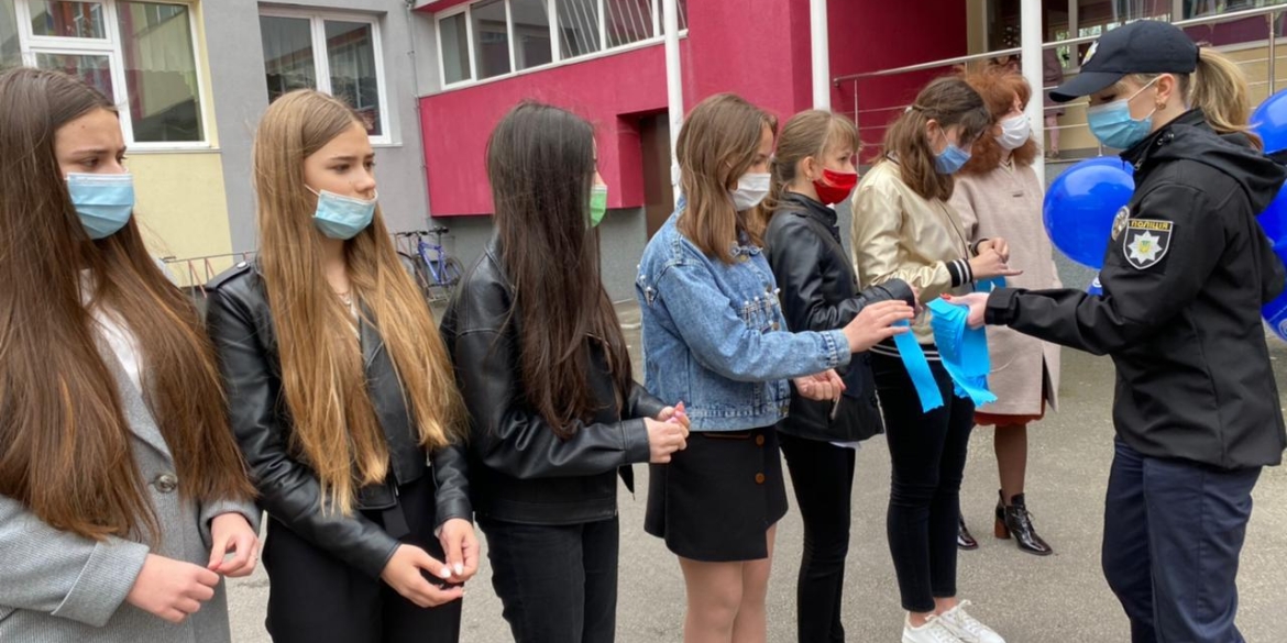 У Вінниці школярі та поліцейські провели акцію з протидії булінгу
