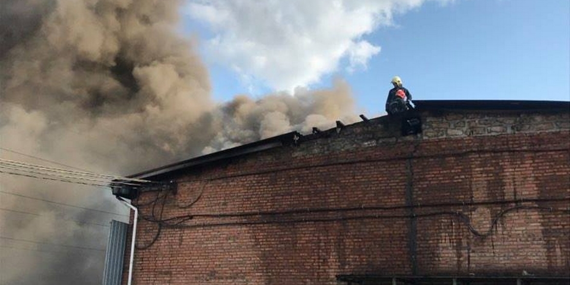 Масштабна пожежа у Вінниці: на Немирівському шосе горіли склади