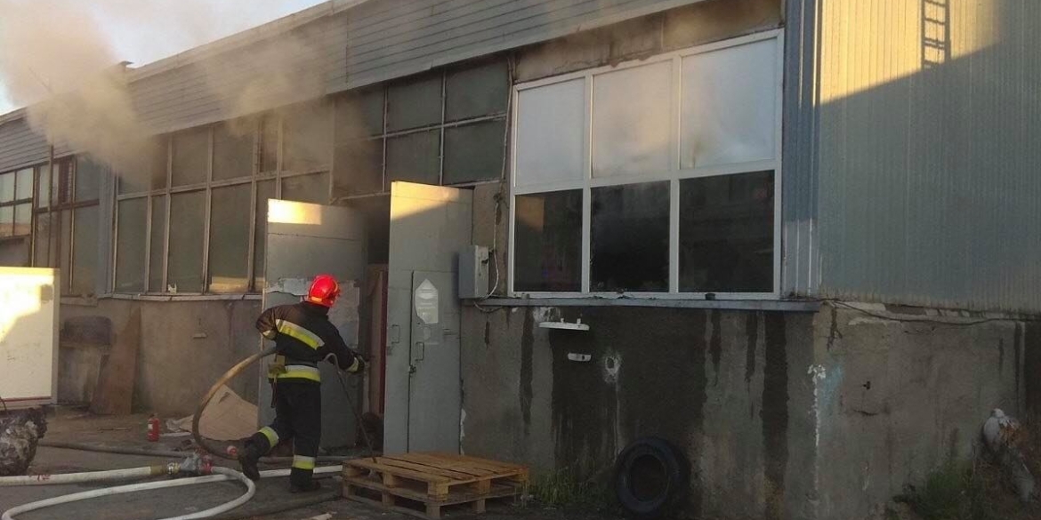 У Вінниці ліквідували пожежу в складському приміщенні