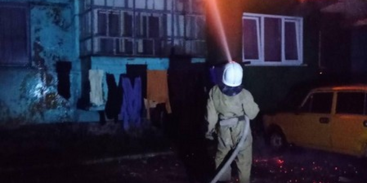 В Піщанці загорівся балкон квартири: рятувальники евакуювали 20 людей