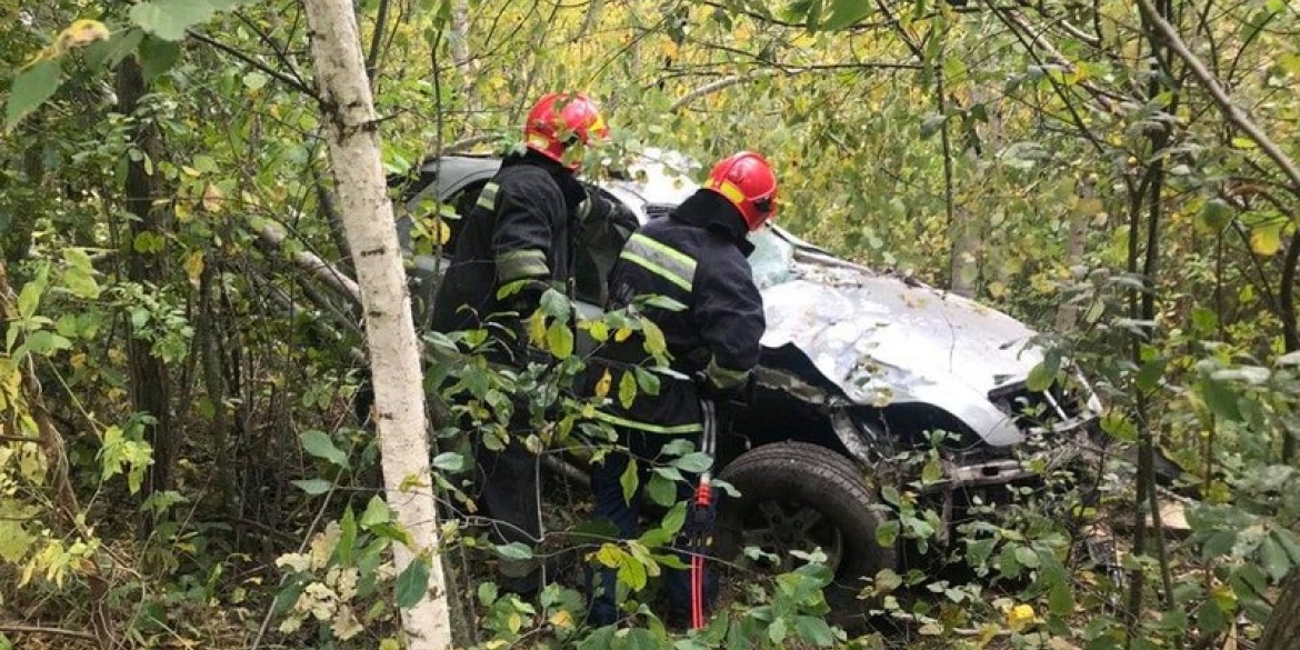 В Гущинцях рятувальники визволяли заблокованого в салоні авто пасажира