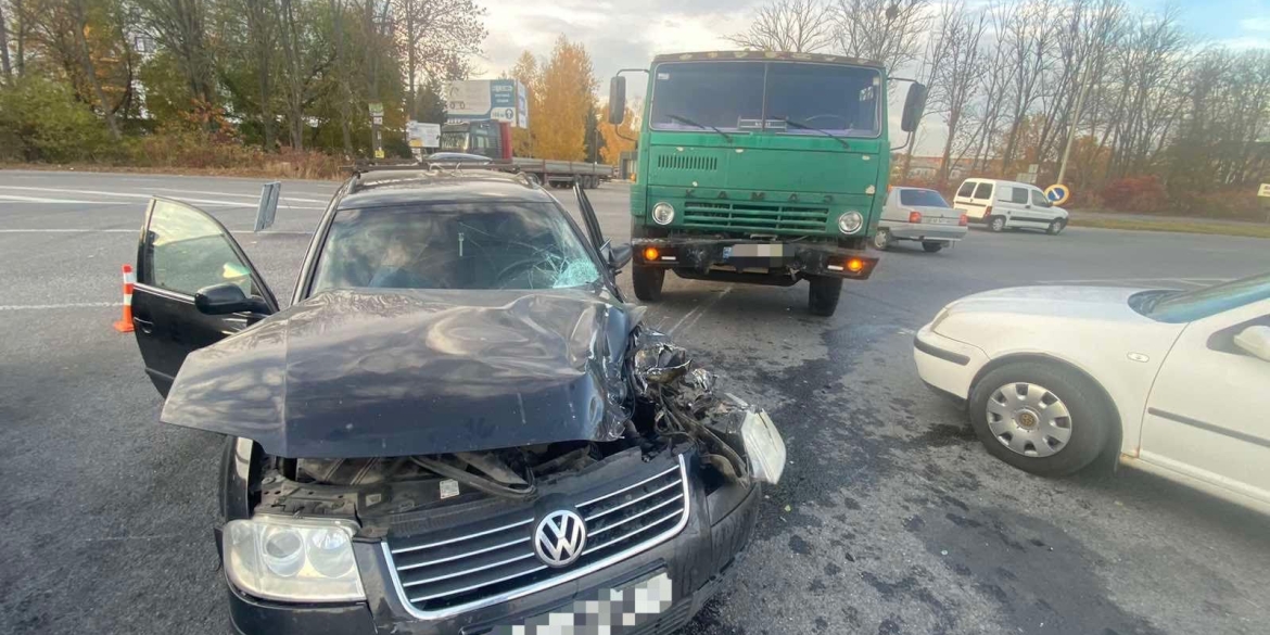 У Вінниці ”Камаз” зіткнувся з Volkswagen, а на вул.Зулінського збили пішохода