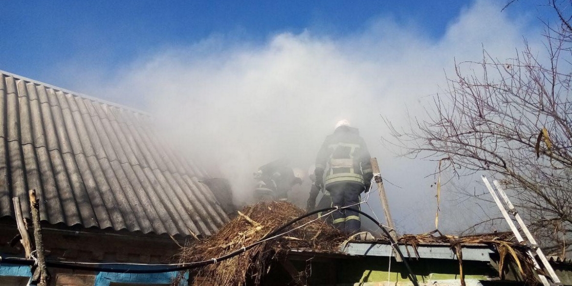 У Хмільницькому районі рятувальники ліквідували пожежу в приватному будинку